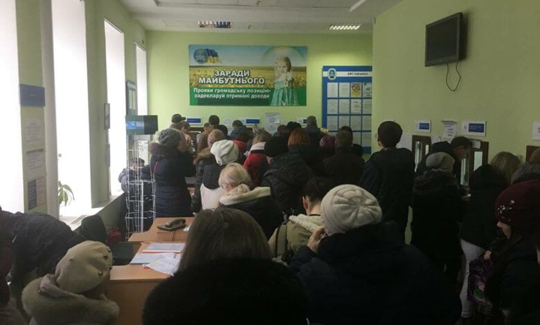 «Уважение к людям? Не, не слышали», - николаевский депутат об очередях в налоговой при сдаче годовых отчетов | Корабелов.ИНФО