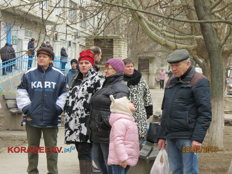 во дворе горбольницы №5