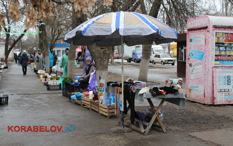 Некому побороть стихийную торговлю в Корабельном районе - ей остается только разрастаться | Корабелов.ИНФО image 1