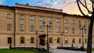 Пенсіонери з Корабельного району відвідали з екскурсією музей «Старофлотські казарми» | Корабелов.ИНФО