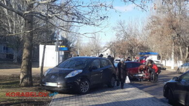 "Ниссан" вылетел на тротуар - результат ДТП возле больницы в Корабельном районе | Корабелов.ИНФО