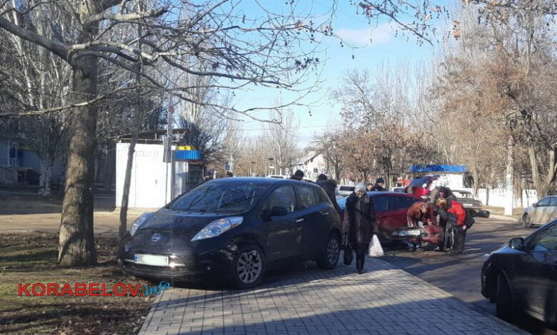 "Ниссан" вылетел на тротуар - результат ДТП возле больницы в Корабельном районе | Корабелов.ИНФО
