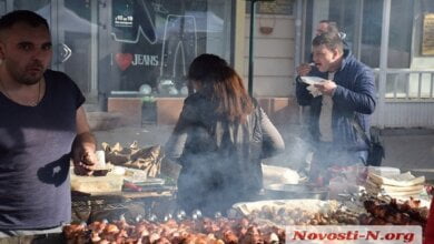 «В лучших традициях»: улица Соборная в Николаеве вновь превратилась в шашлычную и пивную | Корабелов.ИНФО image 7