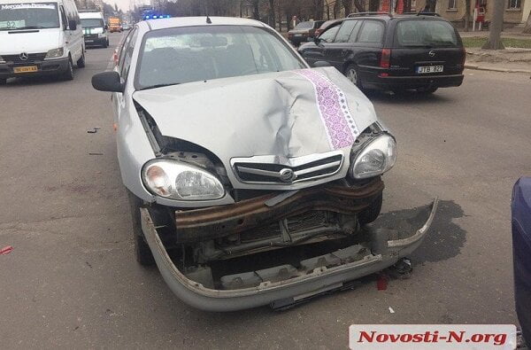 В Николаеве столкнулись Daewoo и Fiat – пострадали ребенок и женщина | Корабелов.ИНФО image 1