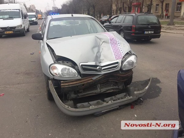 В Николаеве столкнулись Daewoo и Fiat – пострадали ребенок и женщина | Корабелов.ИНФО image 1