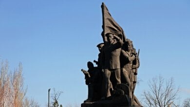 В Николаеве отметили 75-ю годовщину освобождения города, возложив цветы к памятнику Ольшанцам | Корабелов.ИНФО image 6