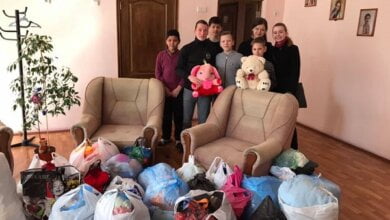 Учні Галицинівської школи передали центру реабілітації дітей іграшки та речі, які зібрали під час благодійної акції | Корабелов.ИНФО image 3