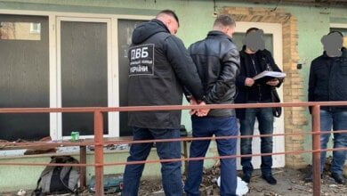 И еще заставлял торговать сигаретами без акцизных марок: в городе Николаеве на взятке в 12 тыс.грн. задержали полицейского | Корабелов.ИНФО