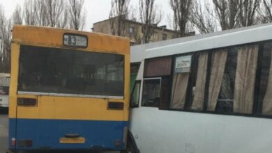 На остановке в Корабельном районе столкнулись автобус и маршрутка | Корабелов.ИНФО