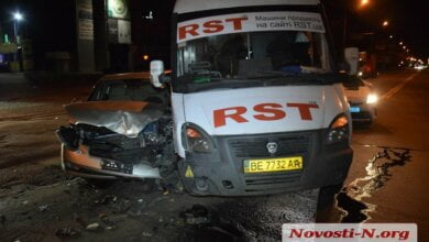 "Маршрутка" №1 в Николаеве врезалась в "Хюндай" — пострадал пассажир | Корабелов.ИНФО