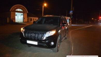 Водитель «Тойоты» устроил погоню за «Мерседесом» из-за незначительного ДТП на проспекте Богоявленском | Корабелов.ИНФО image 1