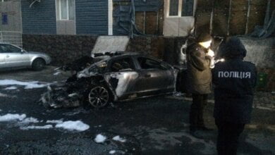 Ночью в Николаеве у здания суда подожгли автомобиль «Ауди» (видео) | Корабелов.ИНФО