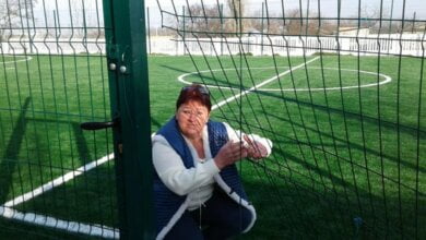 Староста Лиман обвинила детей, сломавших забор спортплощадки, и их родителей | Корабелов.ИНФО