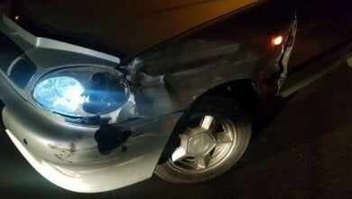 Ночью в Николаеве пьяная женщина на «Деу» с ребенком в салоне въехала в «Киа» и скрылась с места ДТП | Корабелов.ИНФО