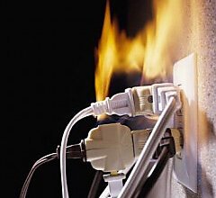 Из горящей квартиры в Корабельном районе на носилках вынесли старушку | Корабелов.ИНФО