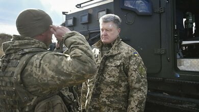 С 1 апреля денежное обеспечение воинов на передовой будет повышено, - обещает Порошенко | Корабелов.ИНФО