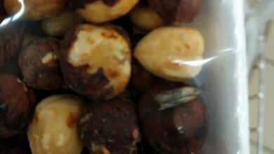 "Хотел угостить детей, а тут такое...", - житель Корабельного района возмущен "живностью" в товаре из местного супермаркета | Корабелов.ИНФО image 1