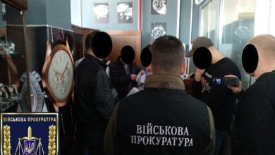 «Требовал 200 долларов ежемесячно», - в Николаеве на взятке задержали полицейского  | Корабелов.ИНФО image 2