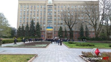 "Засуньте свой телефон в ж*пу": в Николаеве за деньги митинговали против Порошенко (Видео) | Корабелов.ИНФО image 5