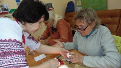 «Диво писанкове»: для пенсіонерів Корабельного району провели майстер-клас по розпису яєць | Корабелов.ИНФО