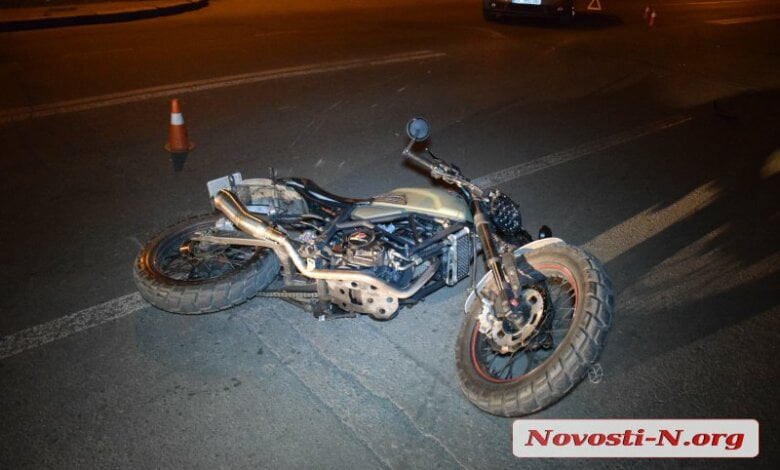 В Николаеве мотоциклист врезался в «Фольксваген» | Корабелов.ИНФО image 2