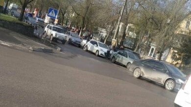 В Корабельном районе cтолкнулись четыре авто, пропуская выбежавшего на дорогу пешехода | Корабелов.ИНФО image 2