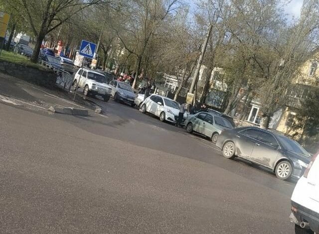 В Корабельном районе cтолкнулись четыре авто, пропуская выбежавшего на дорогу пешехода | Корабелов.ИНФО image 2