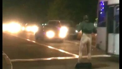 «Весеннее обострение»: в Николаеве на проезжей части мужчина обнажил гениталии. ВИДЕО | Корабелов.ИНФО