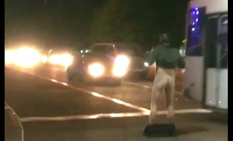 «Весеннее обострение»: в Николаеве на проезжей части мужчина обнажил гениталии. ВИДЕО | Корабелов.ИНФО