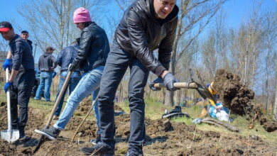 "Именно с такими людьми у города есть будущее": продолжаются работы по благоустройству парка "Богоявленский" | Корабелов.ИНФО image 3