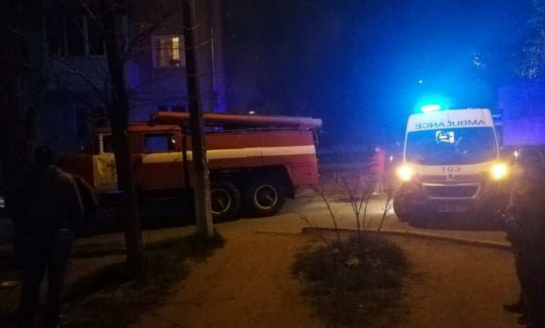 Две бригады пожарных тушили огонь в 5-этажке Корабельного района | Корабелов.ИНФО