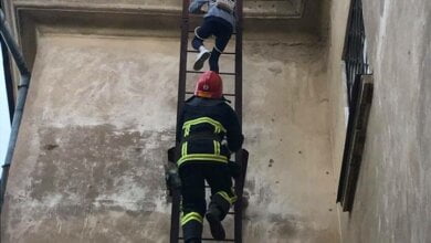 "Искательниц приключений" в Корабельном районе с крыши здания снимали спасатели | Корабелов.ИНФО