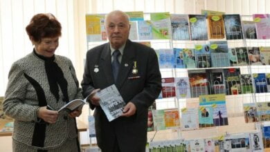 Книга пенсіонера з Корабельного району «Гордость моя – НГЗ. 35 лет» розійшлася по всіх бібліотеках і школах  міста | Корабелов.ИНФО