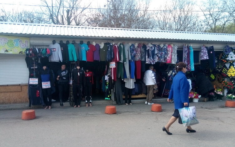 "На меня наорали, мол, надо было подороже брать костюм...": на рынке в Корабельном районе торгуют некачественным товаром | Корабелов.ИНФО image 3