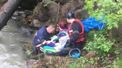 В Карпатах с высоты 40 метров в реку упал грузовик с туристами – трое погибших | Корабелов.ИНФО image 3