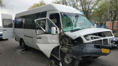 На пр. Богоявленском "маршрутка" с пассажирами врезалась в грузовик - трое пострадавших | Корабелов.ИНФО image 1