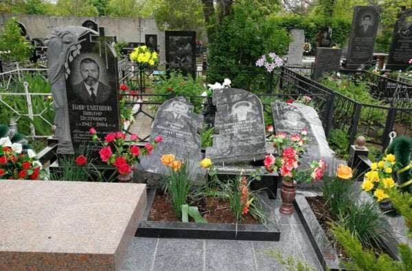 Вандалы устроили погром на кладбище в Корабельном районе Николаева | Корабелов.ИНФО image 3