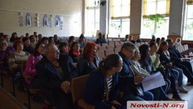 Мэр Сенкевич проигнорировал встречу с родителями учеников аварийной школы в Корабельном районе | Корабелов.ИНФО