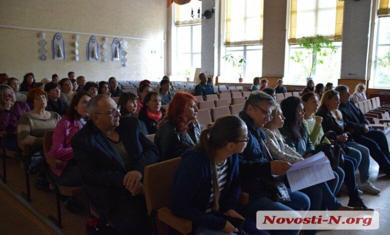 Мэр Сенкевич проигнорировал встречу с родителями учеников аварийной школы в Корабельном районе | Корабелов.ИНФО