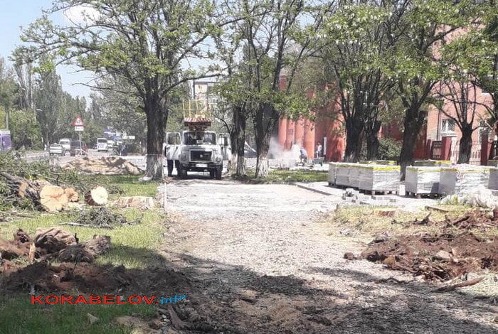 У ДК "Корабельный" рубят деревья - возмущены местные жители | Корабелов.ИНФО image 7