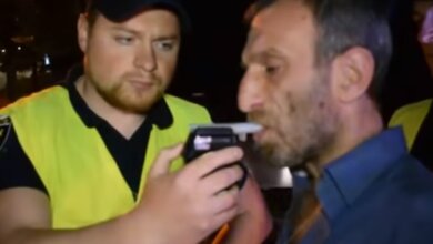 В Николаеве пьяный водитель на «Вольво» снес два дерева и потерял колесо | Корабелов.ИНФО image 1