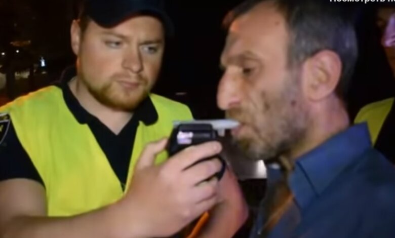 В Николаеве пьяный водитель на «Вольво» снес два дерева и потерял колесо | Корабелов.ИНФО image 1