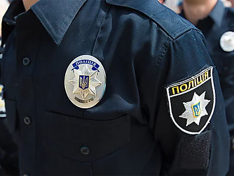 Сидел на лавочке и демонстративно «игрался» со штык-ножом: мужчина в Николаеве напугал прохожих | Корабелов.ИНФО
