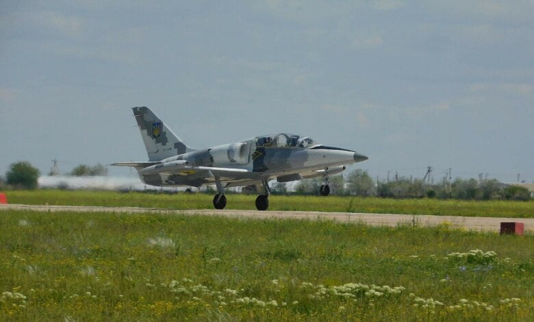 У небі над Корабельним районом практикувалися пілоти-курсанти | Корабелов.ИНФО