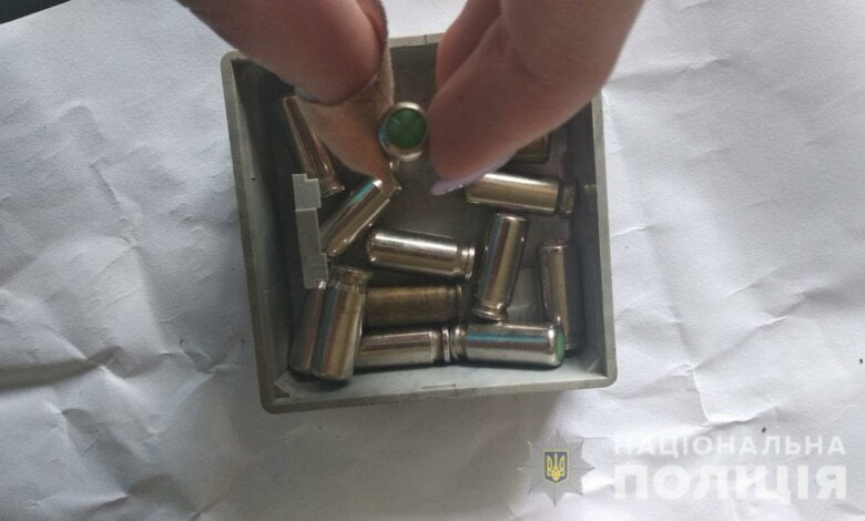 У мешканців Корабельного району поліція вилучила незареєстровану зброю, боєприпаси та вибухівку | Корабелов.ИНФО image 2