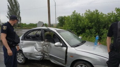 На въезде в Николаев «Киа» врезался в столб - патрульные не смогли найти водителя | Корабелов.ИНФО