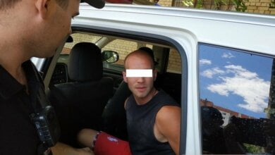 Патрульные в Николаеве задержали грабителя, бежавшего им навстречу с женской сумкой в руке | Корабелов.ИНФО