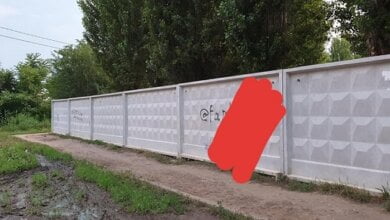 Николаевец призвал власть убрать рекламу наркотиков с забора школы в Корабельном районе | Корабелов.ИНФО image 1