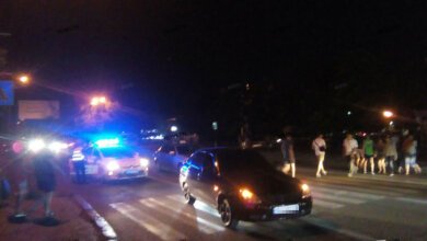 В Корабельном районе автомобиль сбил двух девушек – их госпитализировали | Корабелов.ИНФО