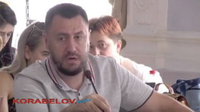Депутат от Корабельного района, посылавший "на х**" главу комиссии, предложил ее распустить: "Оскорбления переходят на личности" | Корабелов.ИНФО